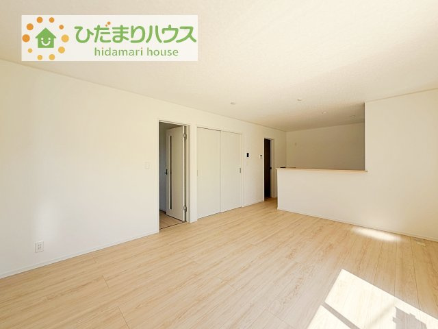 【居間・リビング】 | 土浦市中村南第11　新築戸建　1号棟 | お子様が元気に遊べるひろびろとしたリビングです♪