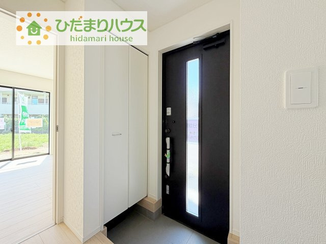 【玄関】 | 土浦市中村南第11　新築戸建　1号棟 | 丁度良い靴箱のサイズ♪これだけあれば家族全員の靴がしまえてスッキリ(^O^)