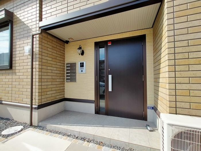 カーサ・リアライズ寿町のエントランス