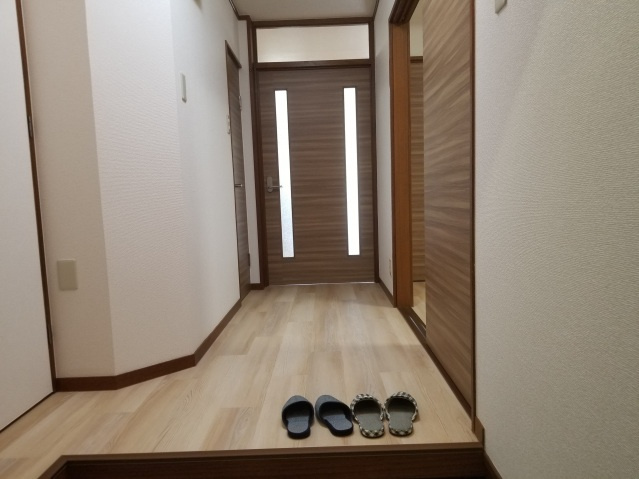 京橋ビル新館の玄関