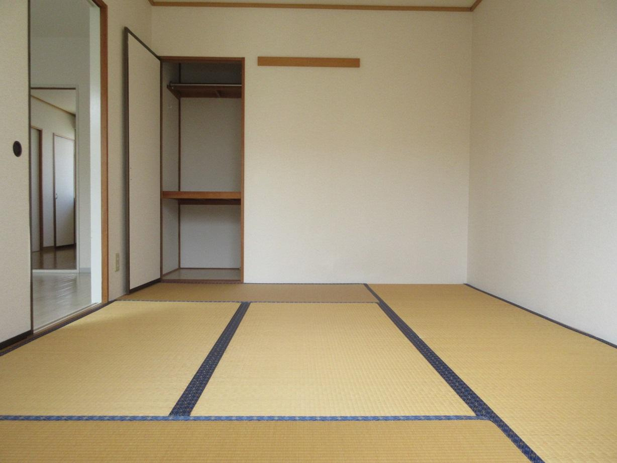 サンローレルB棟の和室