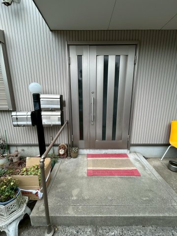 サンライズ伊福町の玄関