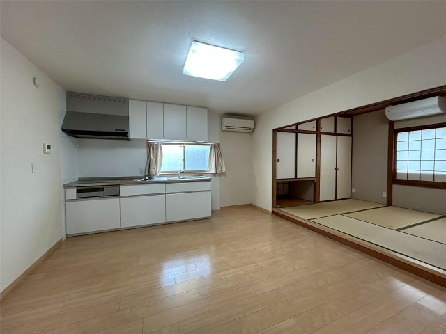 サンライズ伊福町の居間・リビング