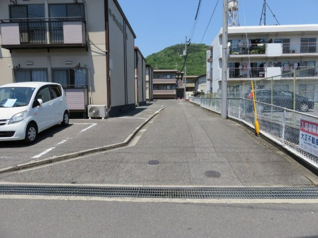 グレースシャトル本町A棟の駐車場