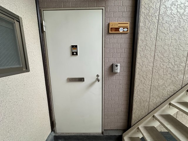 グレースシャトル本町A棟の玄関