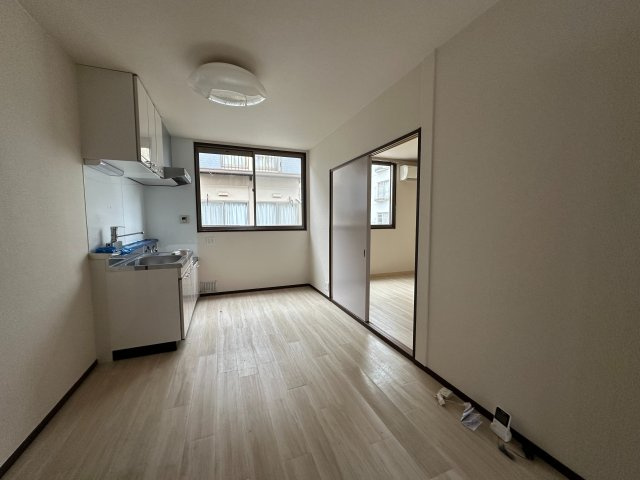 グレースシャトル本町A棟の居間・リビング
