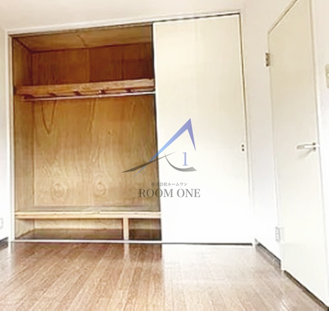 オンセイマンションの居間・リビング|洋室のお部屋です。