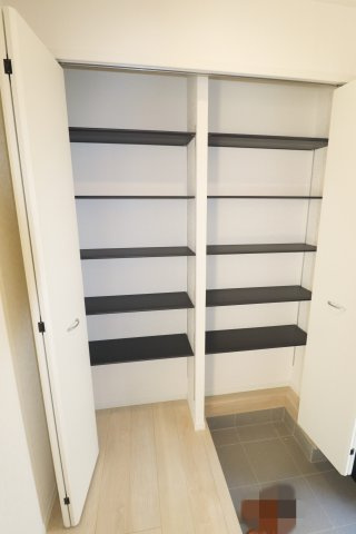 須賀川市朝日田　　　　１号棟　　須賀川第3小学校、須賀川第３中学区の玄関|※同社施工例