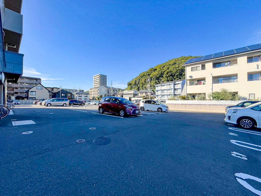 リビンコートプライム津島の駐車場