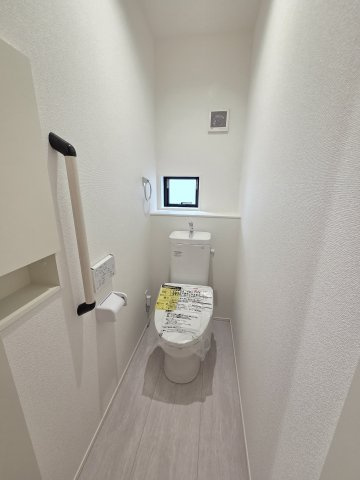 新築　太田市鳥山上町　3号棟　GRAFAREのトイレ|現地写真　トイレは温水洗浄機能付きです！節水タイプなので家計に優しいトイレです！