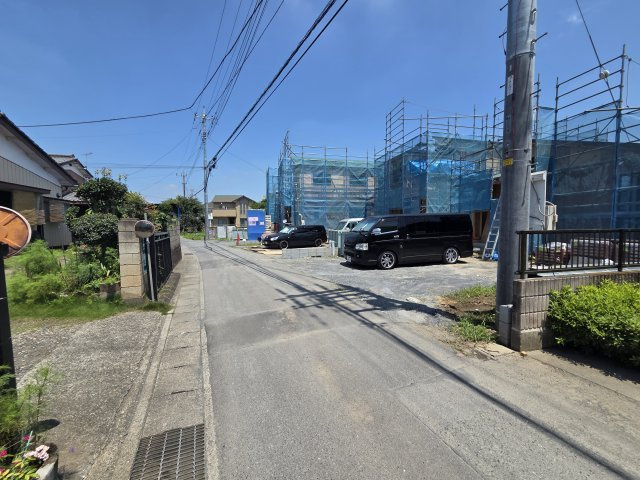 新築　太田市鳥山上町　3号棟の前面道路含む現地写真|現地写真　南側前面道路幅員約2.5ｍ