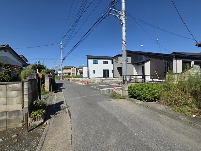 新築　太田市鳥山上町　3号棟の前面道路含む現地写真|現地写真　南側前面道路幅員約2.5ｍ