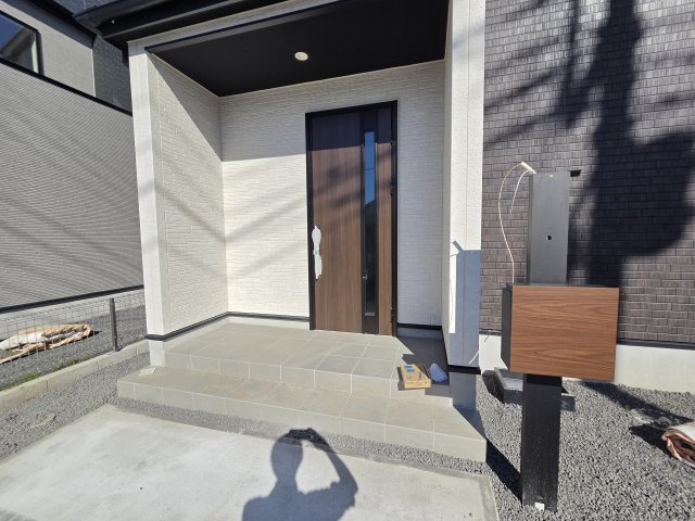 新築　太田市鳥山上町　3号棟　GRAFAREの玄関|現地写真　TVモニタードアホン付きなので防犯面も安心です！