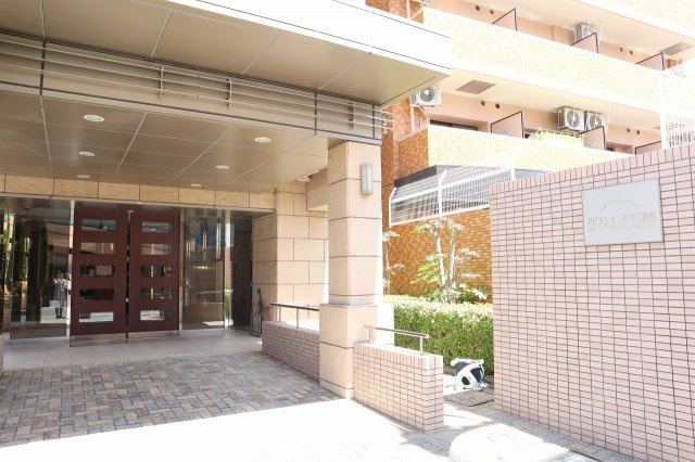 アビタシオン佐古三番町のエントランス