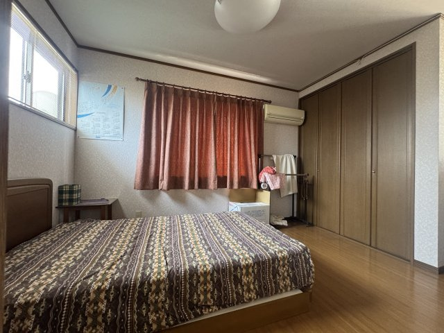 東区粟山4丁目　中古戸建の洋室