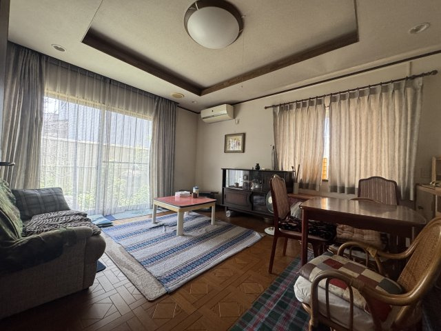 東区粟山4丁目　中古戸建の居間・リビング