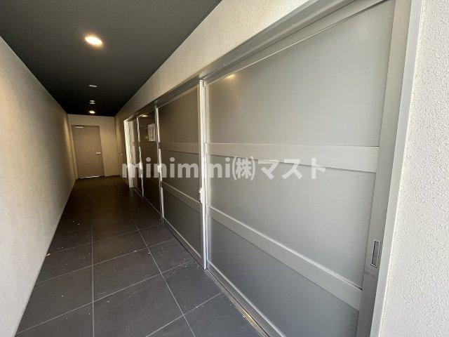 グランマーレ小路駅前のエントランス