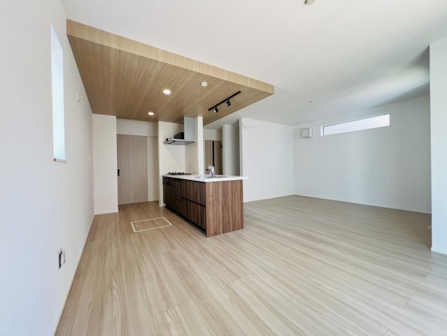 碧南市松江町6丁目28番地『仲介手数料無料』新築一戸建て・建売の居間・リビング