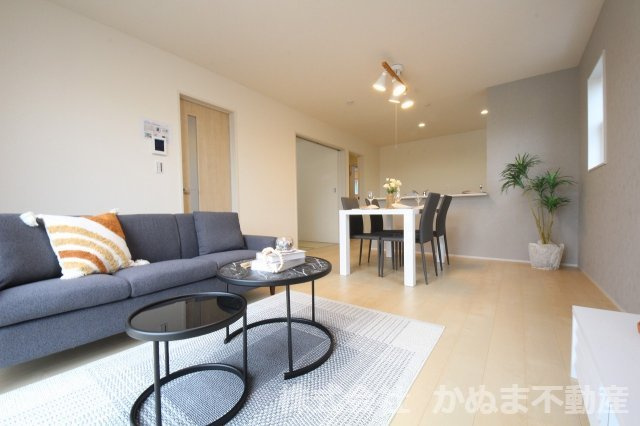 Livele Garden.S 第1栃木都賀町平川の居間・リビング|＊写真内の家具・家電・備品等は配置例を示したものでございます。販売価格に含まれませんのでご留意ください。　/2026.8.3撮影