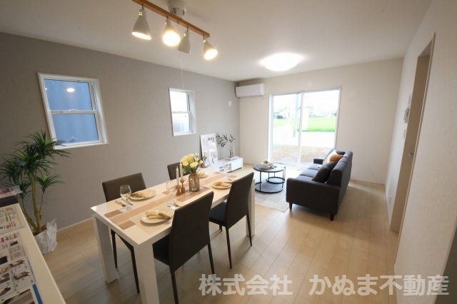 Livele Garden.S 第1栃木都賀町平川の居間・リビング|＊写真内の家具・家電・備品等は配置例を示したものでございます。販売価格に含まれませんのでご留意ください。　/2026.8.3撮影