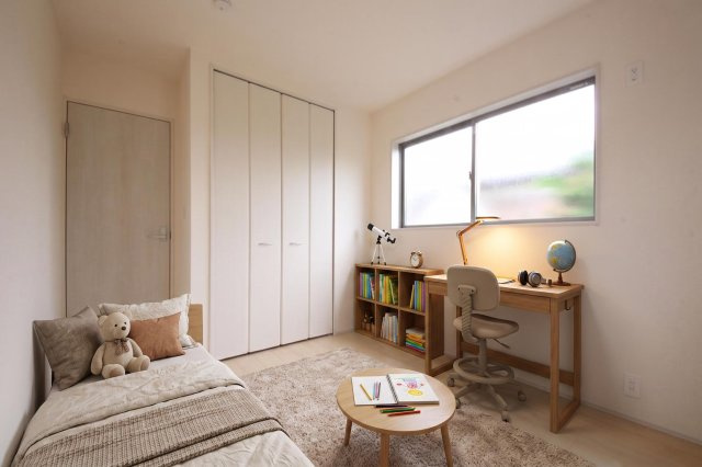 Livele Garden.S 第1栃木都賀町平川の洋室|＊写真内の家具・家電・備品等はCG加工により配置例を示したものでございます。販売価格に含まれません。また、実際のお部屋には家具・家電・備品等はございません。