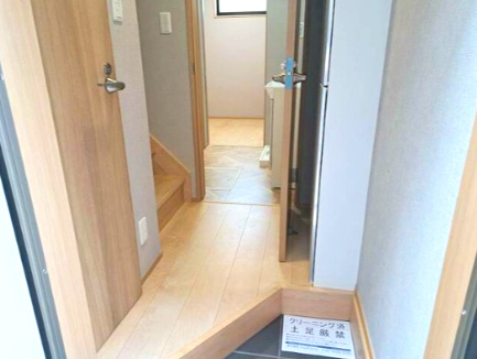 ラウレア西千葉の玄関