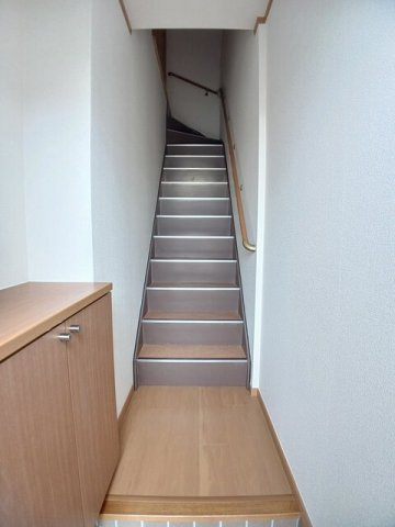 サンリット　アヴェニューの玄関|明るい玄関です