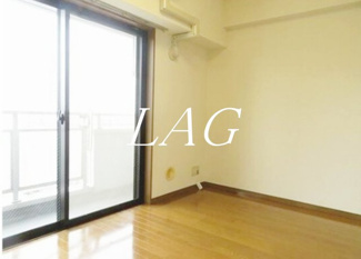 【居間・リビング】 | ラ・フロレスタ壱番館 | 洋室のお部屋です。
