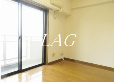 【居間・リビング】 | ラ・フロレスタ壱番館 | 洋室のお部屋です。