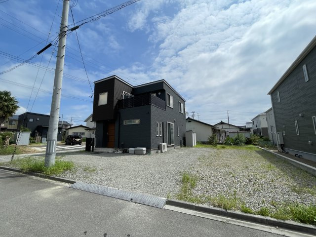 中古戸建・中古住宅　福島市町庭坂柿ノ下　庭坂小学校・吾妻中学校の駐車場|駐車スペースも十分！来客があっても安心ですね！