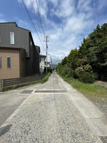 中古戸建・中古住宅　福島市町庭坂柿ノ下　庭坂小学校・吾妻中学校の前面道路含む現地写真
