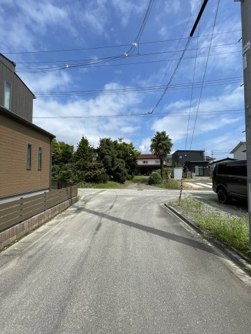 中古戸建・中古住宅　福島市町庭坂柿ノ下　庭坂小学校・吾妻中学校の前面道路含む現地写真