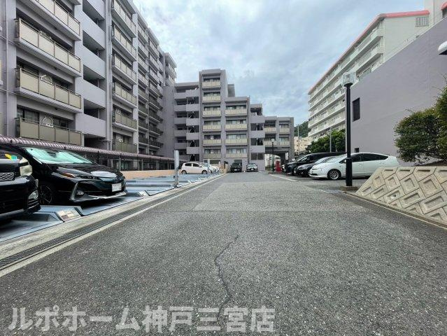 パーク・ハイム神戸熊内町の駐車場