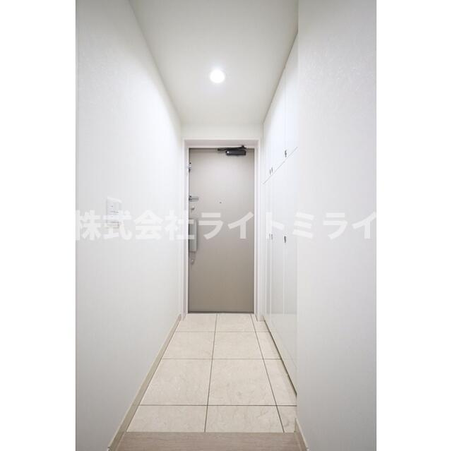 ＨＦ若松河田レジデンスの玄関