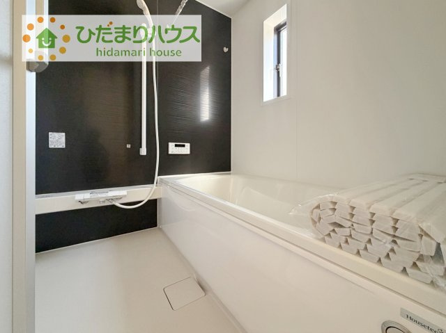 【浴室】 | 土浦市中村南第11　新築戸建　5号棟 | 何歳まで一緒に入ってくれるだろうか・・・。
広いお風呂は、お子様と一緒に入るバスタイムがより楽しくなります。
