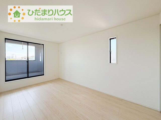 【寝室】 | 土浦市中村南第11　新築戸建　5号棟 | 広めの主寝室は、ベッドの他にもパソコンデスクやドレッサーなども置けちゃいます(*^-^*)