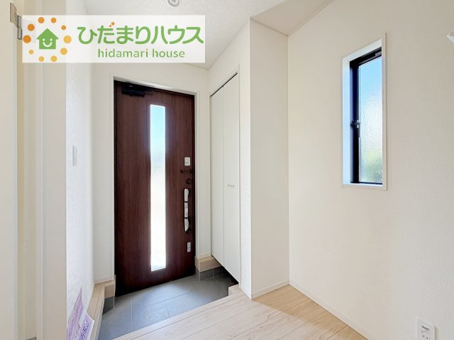 【玄関】 | 土浦市中村南第11　新築戸建　5号棟 | 丁度良い靴箱のサイズ♪これだけあれば家族全員の靴がしまえてスッキリ(^O^)