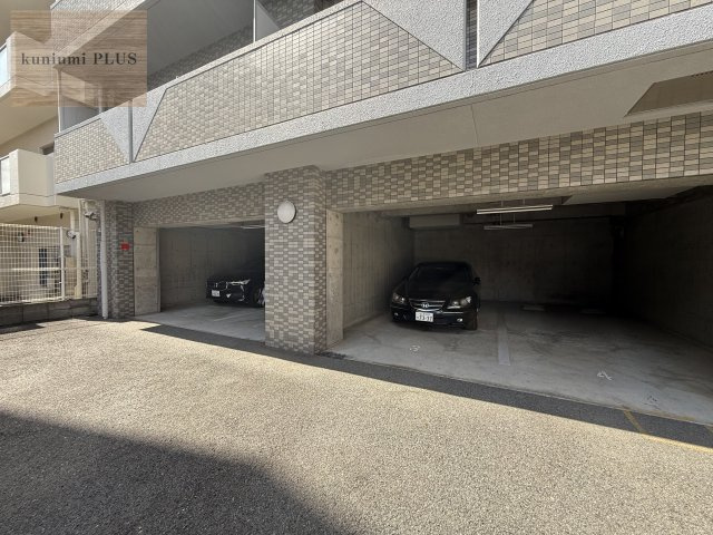 エスリード今福の駐車場