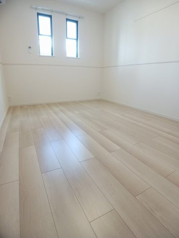 ラ・ルミエール土器西Ⅱの内装|明るい室内です