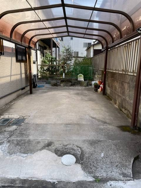 グローリータウンの駐車場