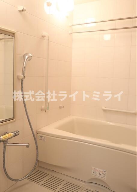 河田町ガーデン１号棟の浴室