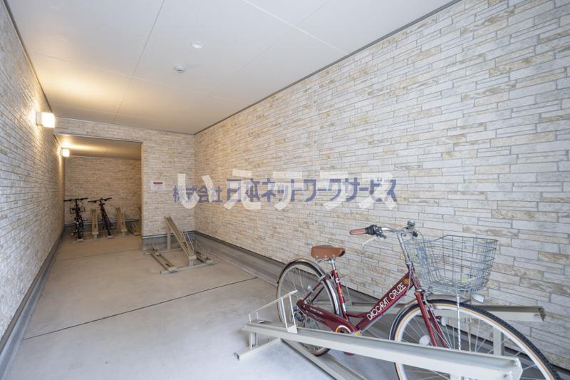 ハビテ兵庫駅南の駐車場