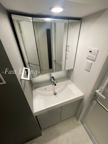 クロスレジデンス神田神保町の独立洗面台