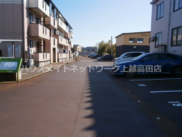 ロイヤルフローリッシュの駐車場|消雪付駐車場