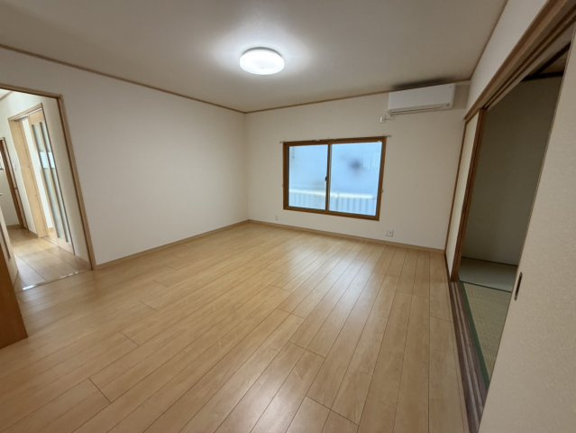 別所町朝日ケ丘戸建の居間・リビング