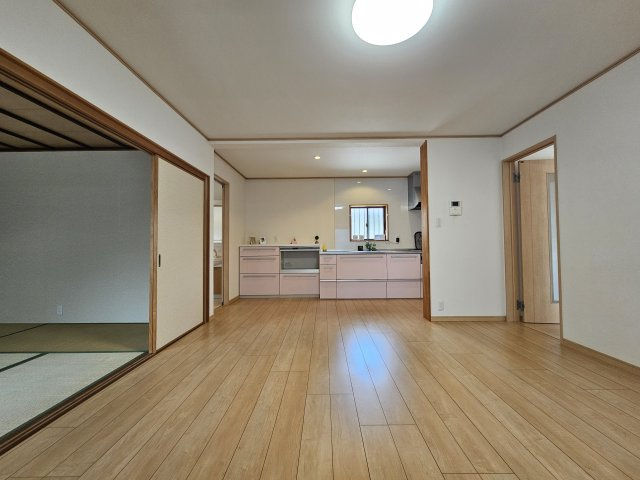 別所町朝日ケ丘戸建の居間・リビング