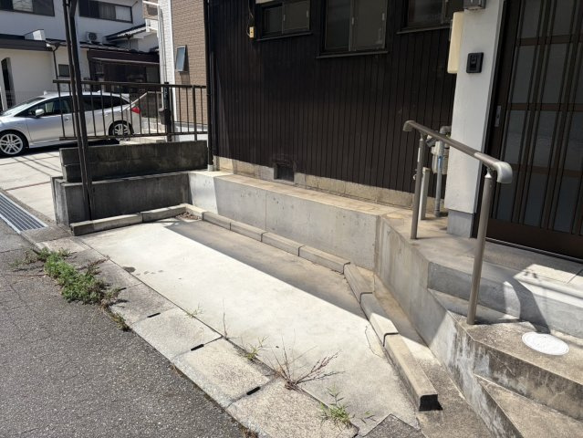 別所町朝日ケ丘戸建の駐車場