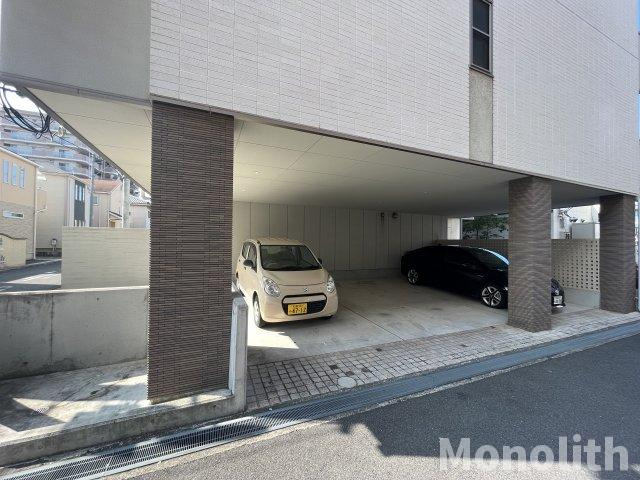 GRECALE南町の駐車場
