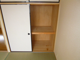 アルファ門戸の収納