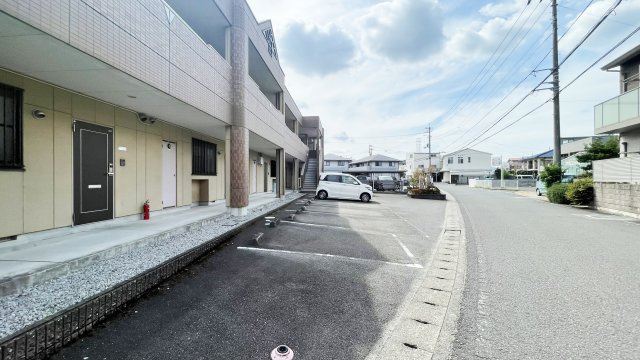 コートヴェール中島田の駐車場